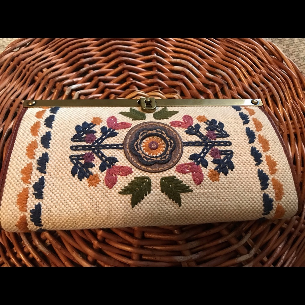 Fossil Vintage Re-Issue Vri Embroidered Wallet